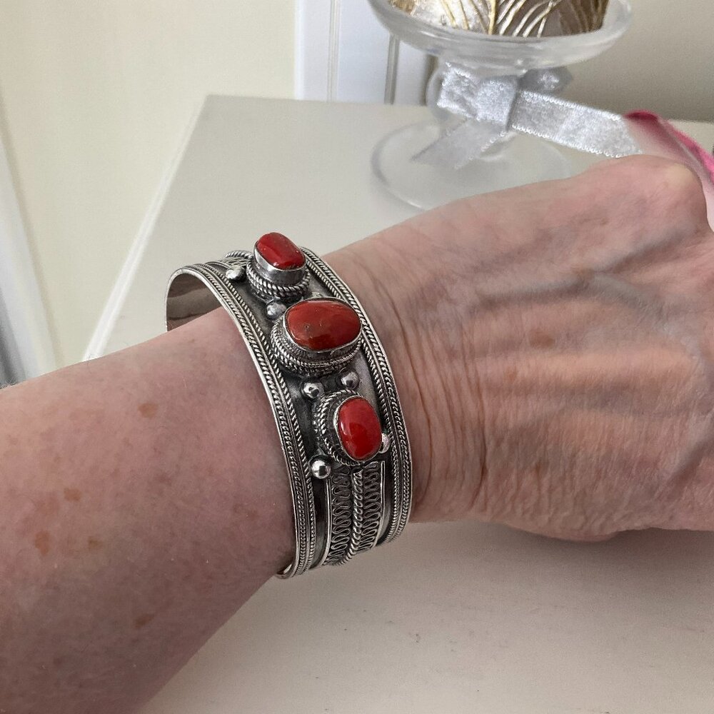 Vintage ornate 925 sterling and 3 cabochon coral stones